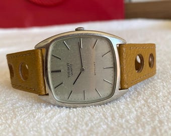 Vintage Tissot Stylist Quartz Watch – Swiss Made Tank Style – Elegant Minimalist Dress Watch – 32mm Cushion Case – Classic 1980s Men’s Watch
