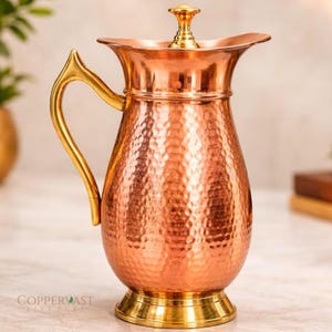 純銅製ウォータージャグ | 2000ml | 大型エンボス加工銅製ピッチャー＆カラフェ - アーユルヴェーダ式水分補給容器