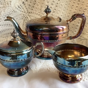 Placa Vikinga E.P. Cafetera/tetera de latón y azucarero con tapa y crema con impresionante pátina azul Canadá 1940