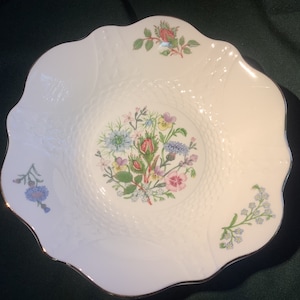 Wild Tudor Aynsley Est. 1775 8 Inch Fluted Flowered Fruit /Serving Bowl Delicate Flower Pattern Trimmed with Gold Fine Bone China England