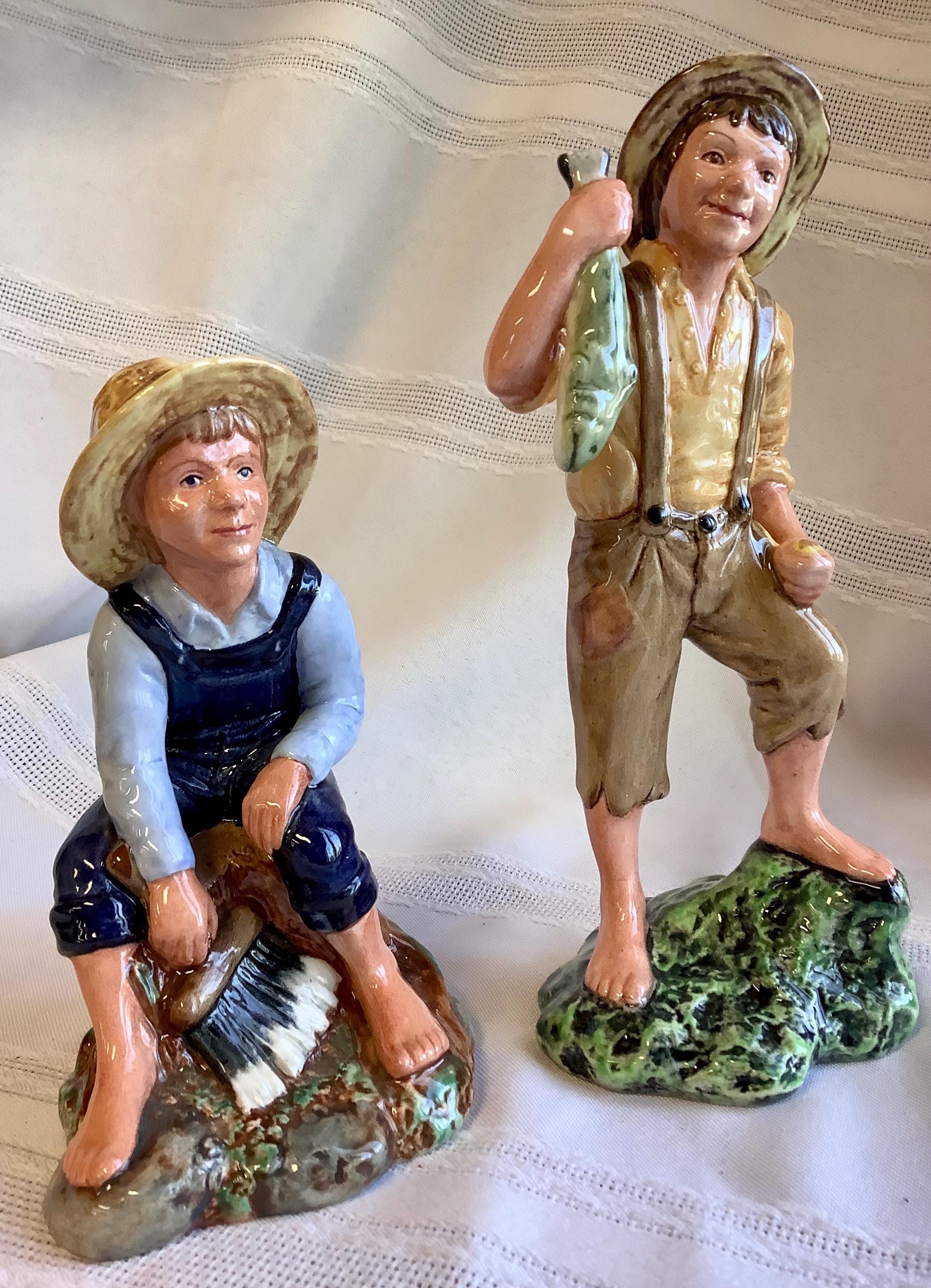 20th century うちゅ友 Royal Doulton Tom Sawyer HN 2926 and Huckleberry Finn HN
