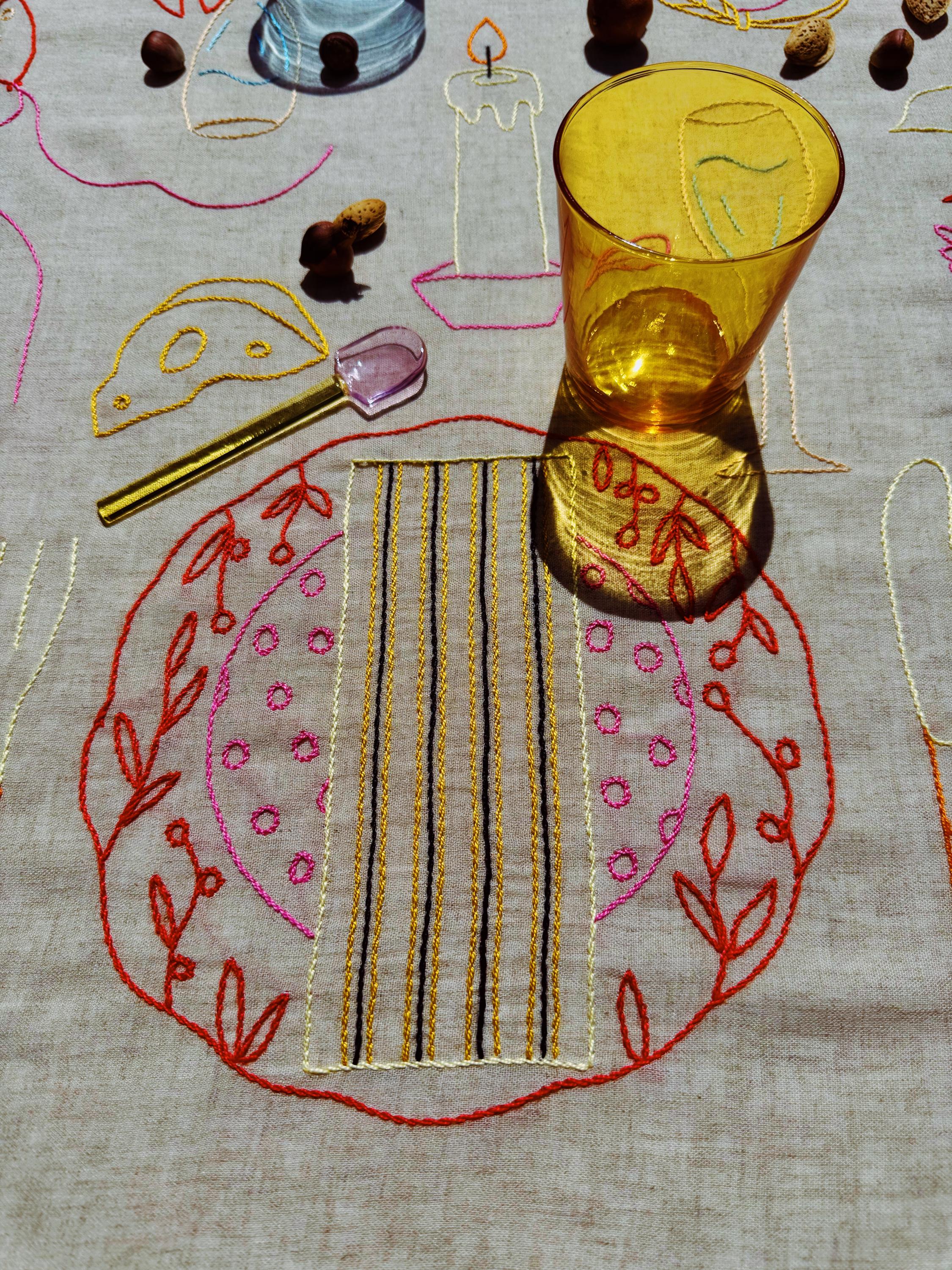 手刺繍リネンテーブルクロス - 2人掛け - Etsy 日本