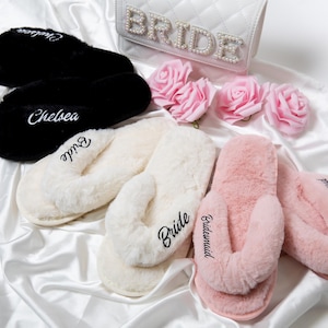 Custom Name Fuzzy Flip Flops for Bridal Party, Wedding Morning, Personalized Fluffy Slippers for Bridesmaids & Bride, Bachelorette Gift- fli