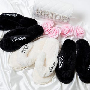 Personalized Fluffy Slippers for Bridesmaids & Bride, Custom Name Fuzzy Flip Flops for Bridal Party, Wedding Morning, Bachelorette Gift- fli