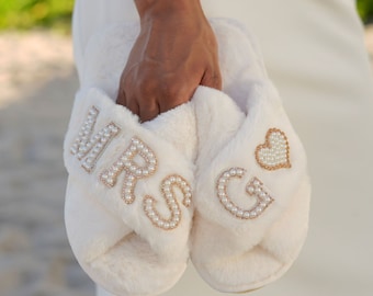 Chaussons moelleux Mme, chaussons de mariée personnalisés, préparation des chaussons, cadeau de la mariée, cadeau de shower de bébé, photos du matin de mariage, chaussons personnalisés