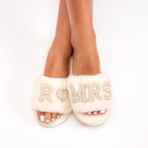 Mrs Fluffy Slippers: Custom Pearl Bridal Shower Gift