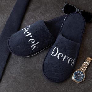 Personalized Fleece Navy Blue Men&#39;s Slippers: Custom Name, Cozy Gift
