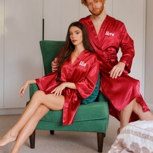 His and Hers Satin robes, Valentines Day gift, Wedding gift, Groom and Bride robes, King and Queen robes, Honeymoon gift, Satin robes - scri