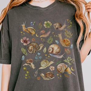 Snail TShirt, Soft Comfort Colors Shirt, Celestial Snail Shirt, Cottagecore Aesthetic, Summer TShirt, Snail Lover Shirt, Gardener Gift