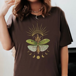 Praying Mantis Shirt, Mantis Shirt, Insect TShirt, Summer T-Shirt, Celestial Shirt, Botanical Shirt, Vintage Insect, Praying Mantis Tshirt