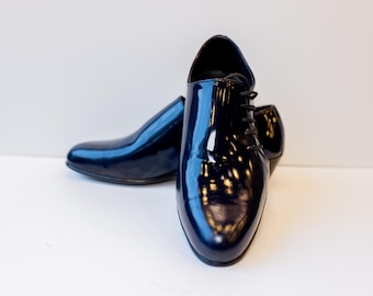 Zapatos Oxford de cuero azul marino hechos a mano: elegantes zapatos de vestir para hombre