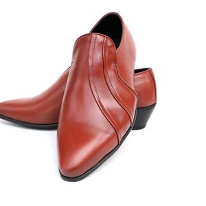 Handmade Brown Leather Oxford Shoes: Durable Sole, Elegant Design