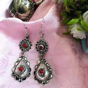 Beautiful ethnic earrings, vintage tribal earrings, Moroccan earrings, Berber jewelry, boho earrings, handmade earrings.