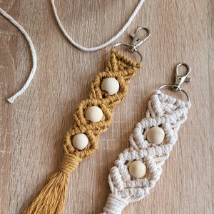 Macrame keyring, wooden beads || Macrame Keychain wooden beads