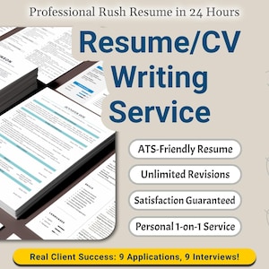 Puede incluir: Una taza de cerámica blanca con un asa negra y el texto "But First, Coffee" en negro, con una fuente de estilo manuscrito. La taza está sobre una superficie blanca.