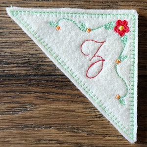 Floral Corner bookmark machine embroidery design, digital design initial Z