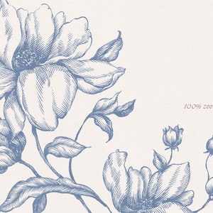 以下が含まれることがあります： 青と白の色の花柄のイラスト。大きな花と小さなつぼみがいくつか描かれている。イラストはヴィンテージスタイルで描かれている。