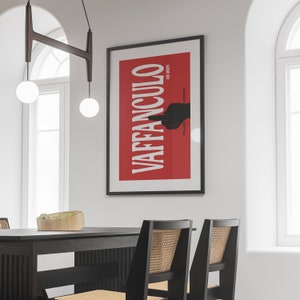 Cartel imprimible gesto de mano italiano Vaffanculo, impresión de frase italiana divertida, palabras italianas dedo medio impresión tipográfica roja imagen 6