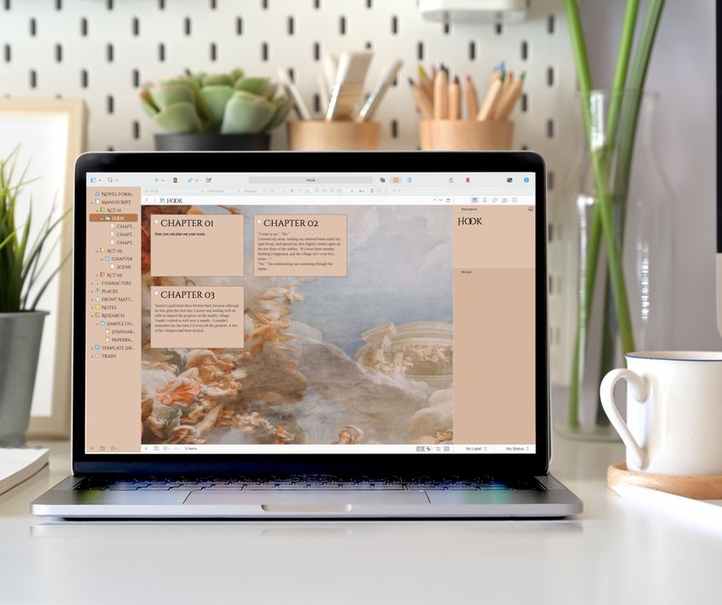 Puede incluir: Un ordenador port&aacute;til que muestra una interfaz de software de escritura con la palabra "HOOK" en la parte superior. La pantalla muestra texto organizado en cap&iacute;tulos con un fondo de pintura cl&aacute;sica. Una taza blanca y un posavasos de madera est&aacute;n sobre la mesa.