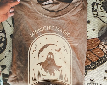 Retro Ghost Shirt Comfort Colors, Ghostcore Aesthetic Tee, Cute Spooky Shirt for Women, Year Round Halloween Shirt, Vintage Fall Vibes Tee