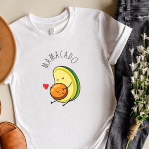 Mamacado T Shirt, Mom Shirt, Mama Mommy Mama Avocado T-Shirt for Mom, Gift for First Time Moms Mothers Day Gift for Expectant Moms Pregnancy White