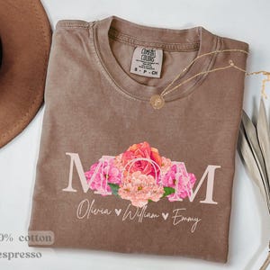 Personalized Mom Shirt With Kids Name, Custom Mom Shirt for Mom Flower Shirt, Floral Mom Shirt, Comfort Colors Mom TShirt, New Mom Shirt