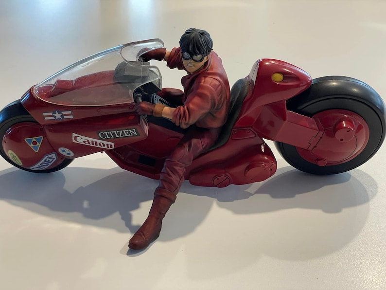 kaneda statue