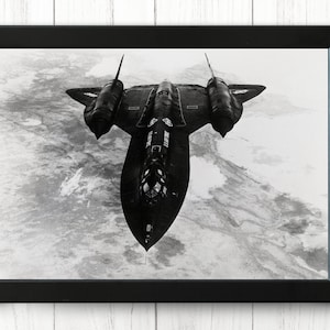 Lockheed SR-71 Blackbird in flight, Vintage Aircraft Print, A3 - Single Print AP4 - INSTANT DOWNLOAD