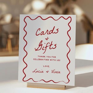 Modelo de placa de cartões e presentes That's Amore, placas onduladas para mesa de casamento, decoração de mesa de casamento desenhada à mão, tema italiano editável Canva DIY