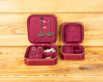 Leather Travel Custom Jewelry Box, Personalized Travel Jewelry Case,Gift for her Brides, Bridesmaid proposal, Holiday Gift , Sister Gift