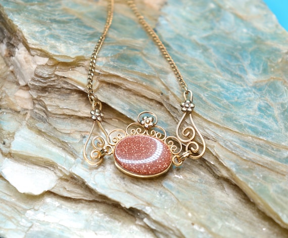 VINTAGE** Unbranded Gold Tone Goldstone Necklace