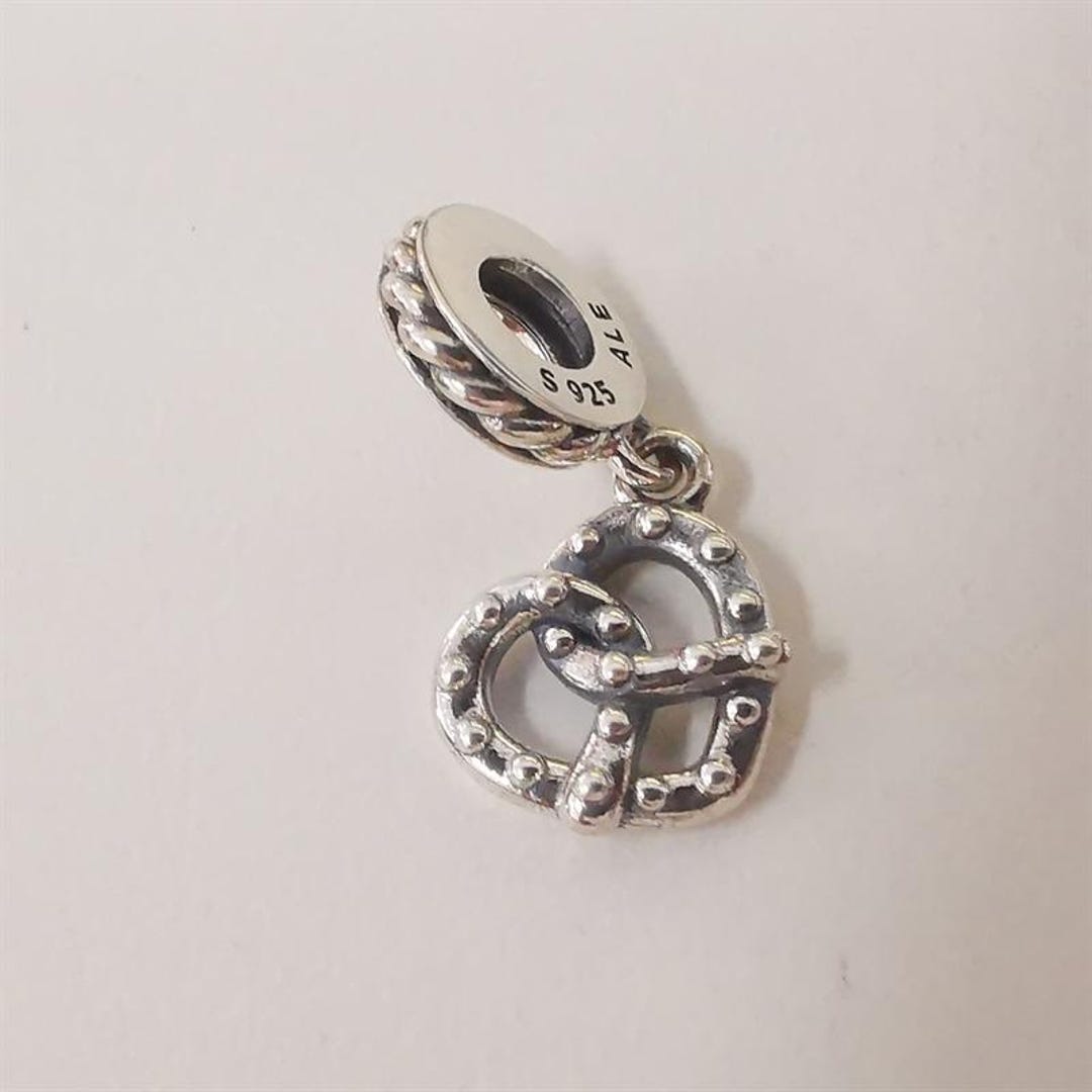 PANDORA シルバーチャームブレスレット＆アクセサリー付き