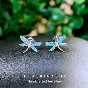 Blue enamel-dropping dragonfly stud earrings. Niche and elegant insect-themed S925 silver earrings.