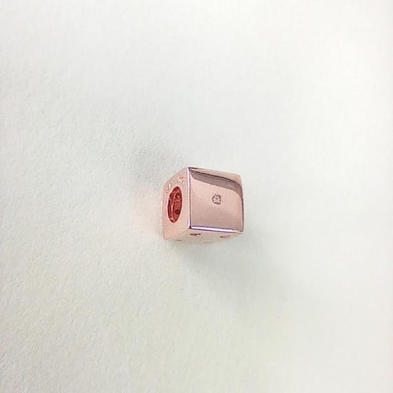 アクセサリー PANDORA   DAZZLING DICE CHARM Amazon.com: Pandora Sparkling Dice Charm - Gift for Her