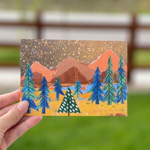 Carte de Noël Colorado Starry Night: Paysage forestier, Techniques mixtes, Collage, Montagnes, Nature, Art, Estampe, Arbres