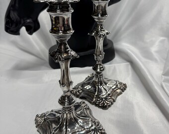 Par de candelabros antiguos de plata esterlina, estilo neorrococó, Sheffield, 1910.