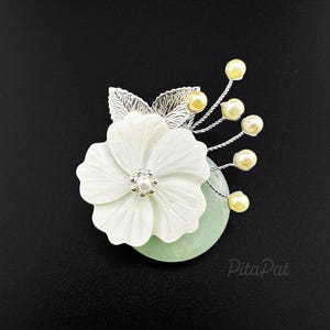 Handmade Traditional Korean White Pearl Beads Flower Jade Stone Brooch Pin Handmade Hanbok Accessory