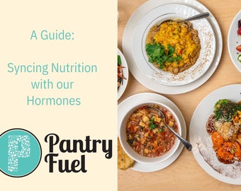 Könnte beinhalten: Ein Leitfaden zur Synchronisierung von Ernährung mit Hormonen, mit dem Text "Pantry Fuel" und einem blauen Logo mit einem "P" aus Essenssymbolen. Das Bild zeigt vier Teller mit Essen, darunter eine Schüssel Suppe, ein Teller Reis, ein Teller Salat und ein Teller mit Hühnchen und Gemüse.