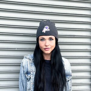 Astronaut Beanie - Einzigartige Weltraum-Schneemütze - Winter-Accessoires - Upcycled Reworked EcoFriendly Fashion - Y2K Trendy Aesthetic