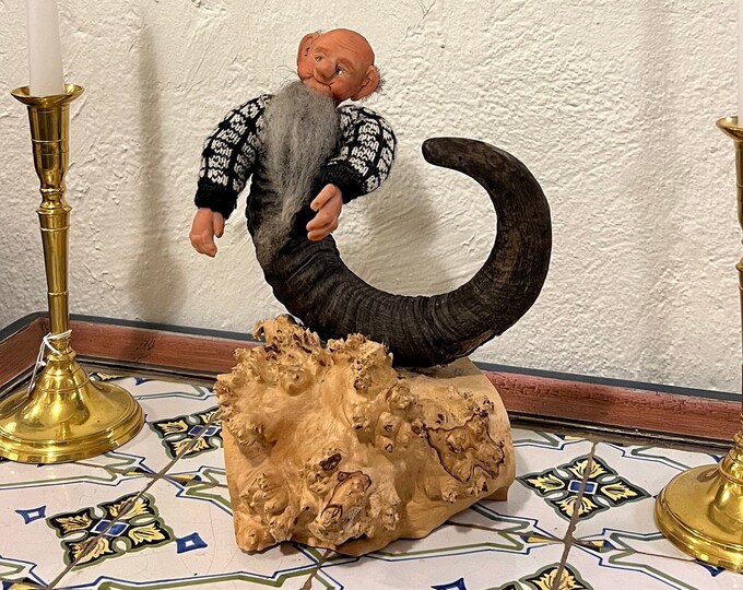 Unique Norwegian handmade figurine in horn on wooden base, signed by artist BBH. Scandinavian folkart from Norway.
