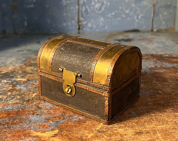 Small RUSTIC Chest, treasure chest box, storage trunk box, cabin / country / farmhouse style