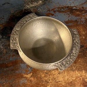Plateau / vingebowl norvégien vintage rare, bol à fruits / bonbons / collations en étain, décor de table, étain norvégien, décor de ferme de campagne d&#39;art folklorique vintage