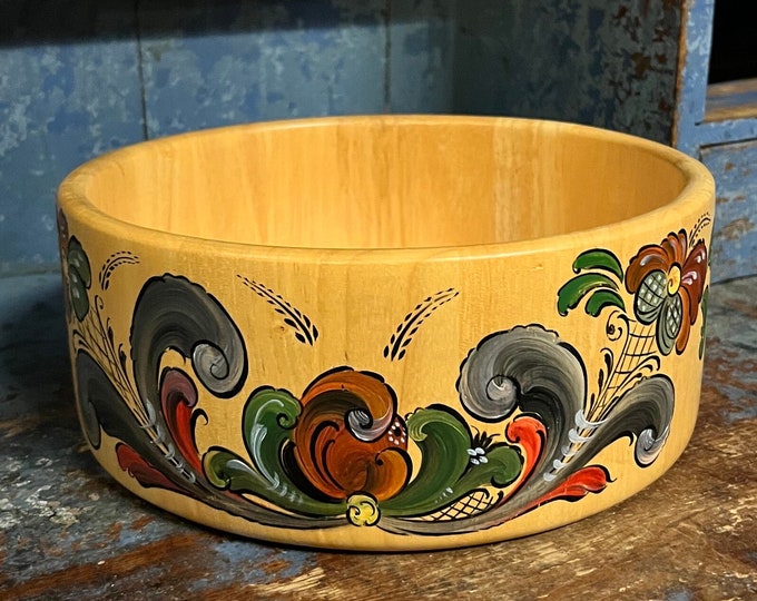 Dated 1996 Traditional Norwegian Rosemaling fruit tray / kitchen storage / table decor, folkart folk art, country farmhouse cabin interior