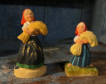RARE HENNING "Mother and Daughter - Harvest" Figurine, Handcrafted, Norwegian / Scandinavian folk art, wood carving folkart, Collectible