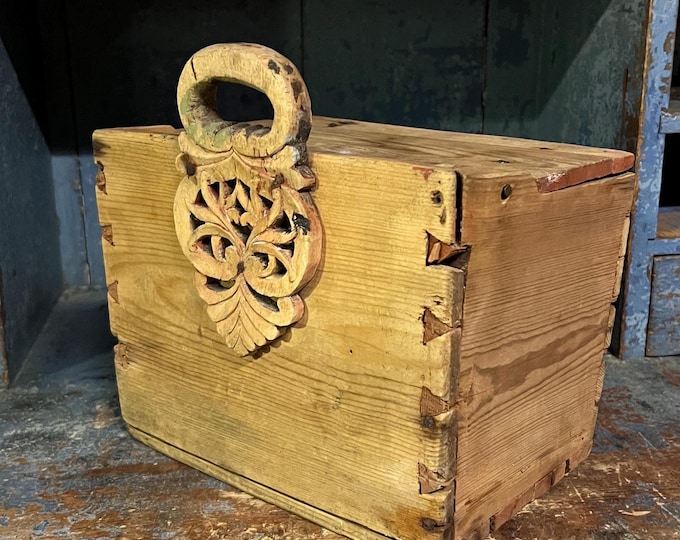 ca.1820s Primitive antique Wall Hanging Wooden Salt/Coffee/Sugar Box from SETESDAL, Norway, traditional folk art, RUSTIC farmhouse cabin box