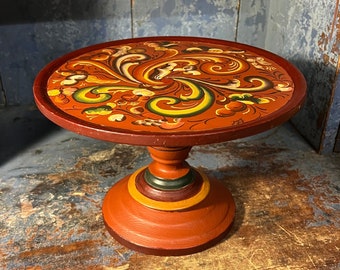 Dated 1984 Traditional Norwegian Rosemaling cake / fruit stand, Telemark folk art from Norway, country farmhouse style cabin interior