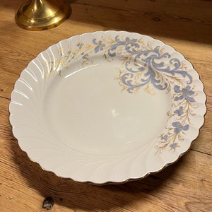 1980s' Porsgrund Porcelain Rosemaling pattern lunch plate/small dinner plate, Bogstad modell with Seljord Pattern, Norwegian design