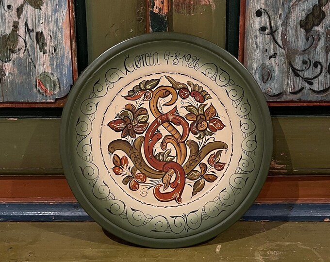 1986 VTG Telemark rosemaling wooden plate / wall hanging. handcrafted, classic farmhouse green, folk art from Norway