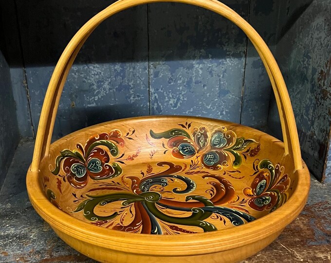 ca.1980s handcrafted basket with rosemaling, Country / farmhouse style, Norwegian folkart, kitchen storage, fruit / cake / snacks stand