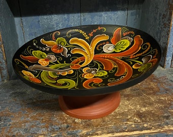 Dated 1978 Traditional Norwegian Rosemaling cake / fruit stand, Telemark folk art from Norway, country farmhouse style cabin interior